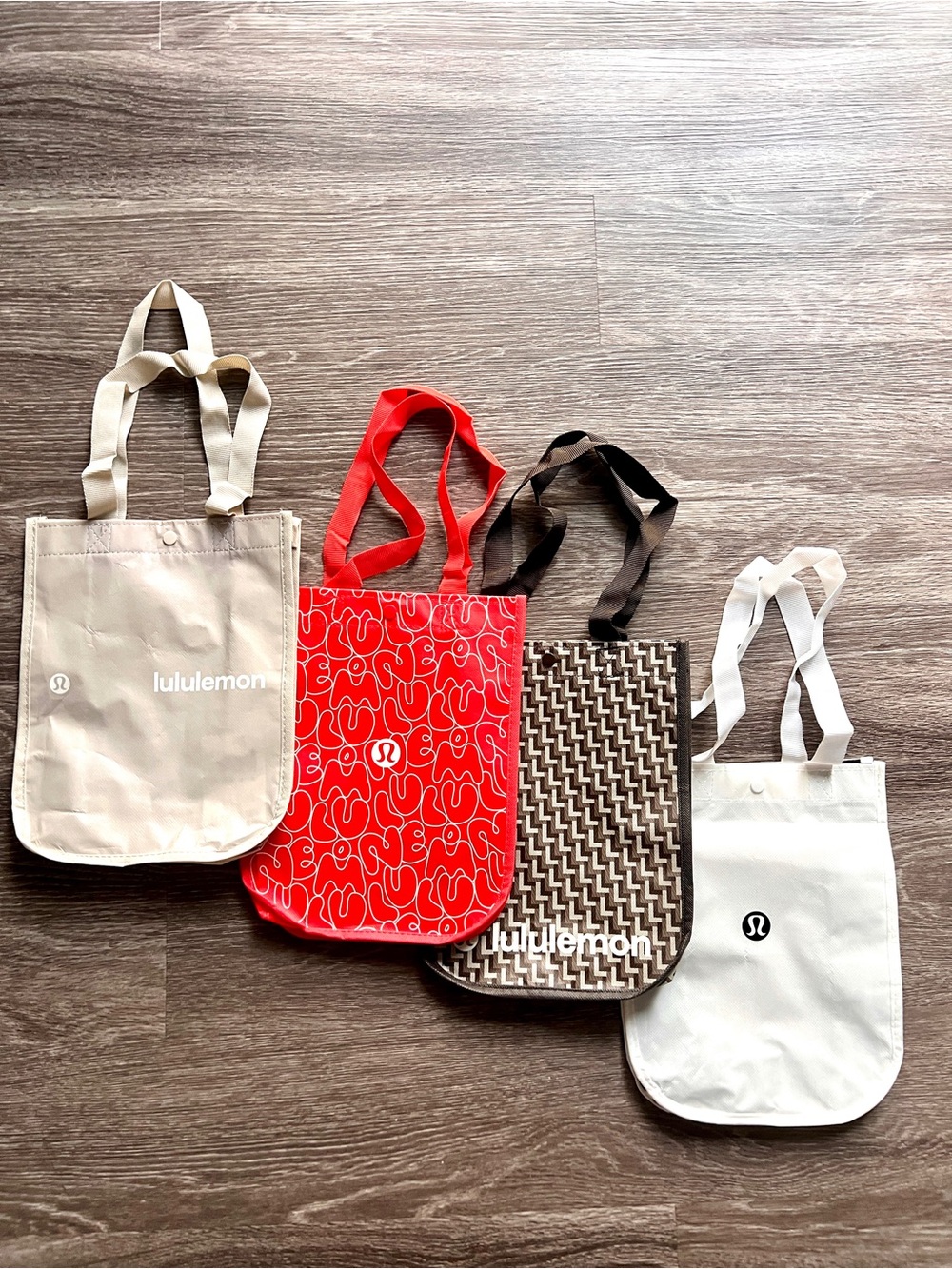 Lululemon set of 4 Shopper Tote Bag